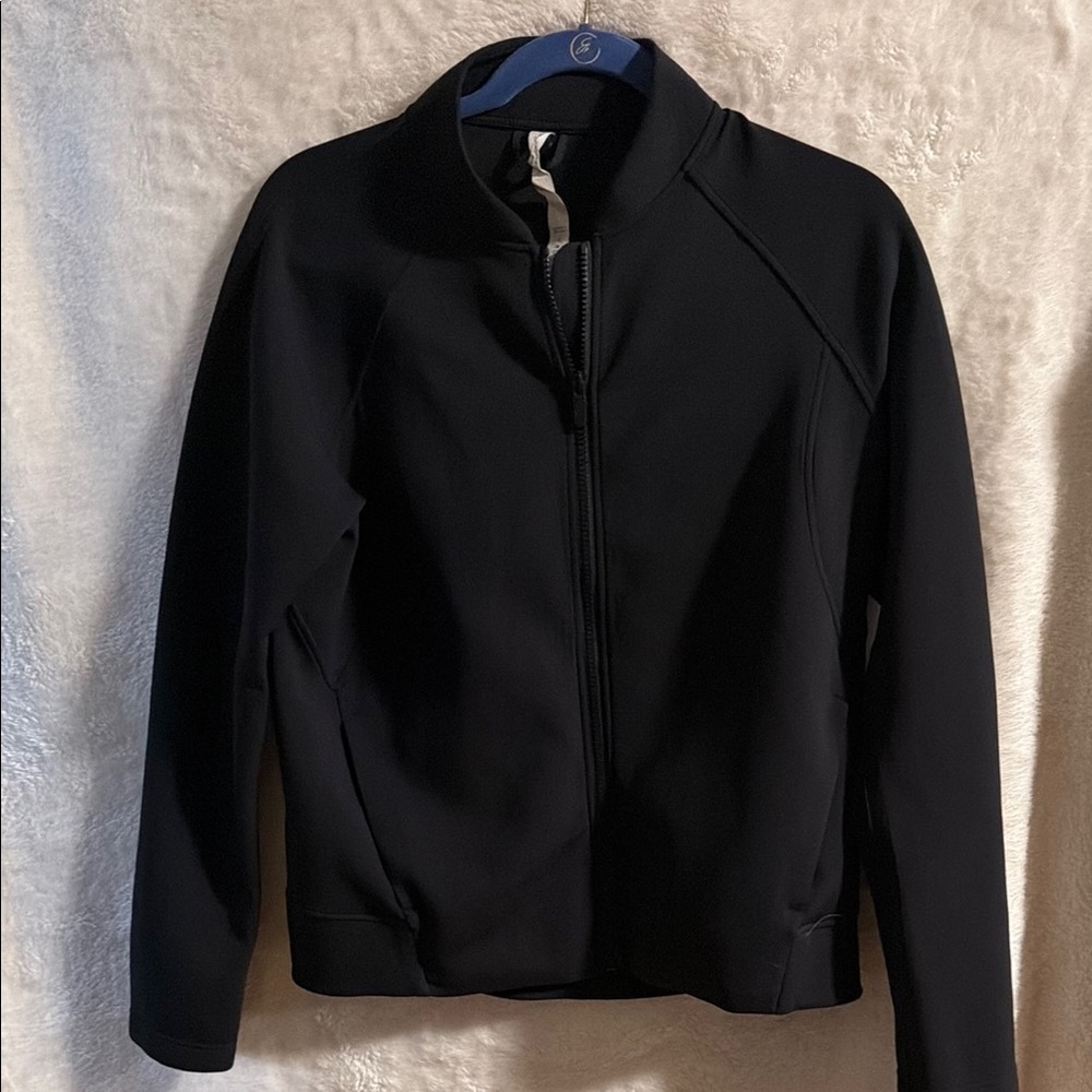 Lululemon full zip jacket. Size 6. Excellent condition